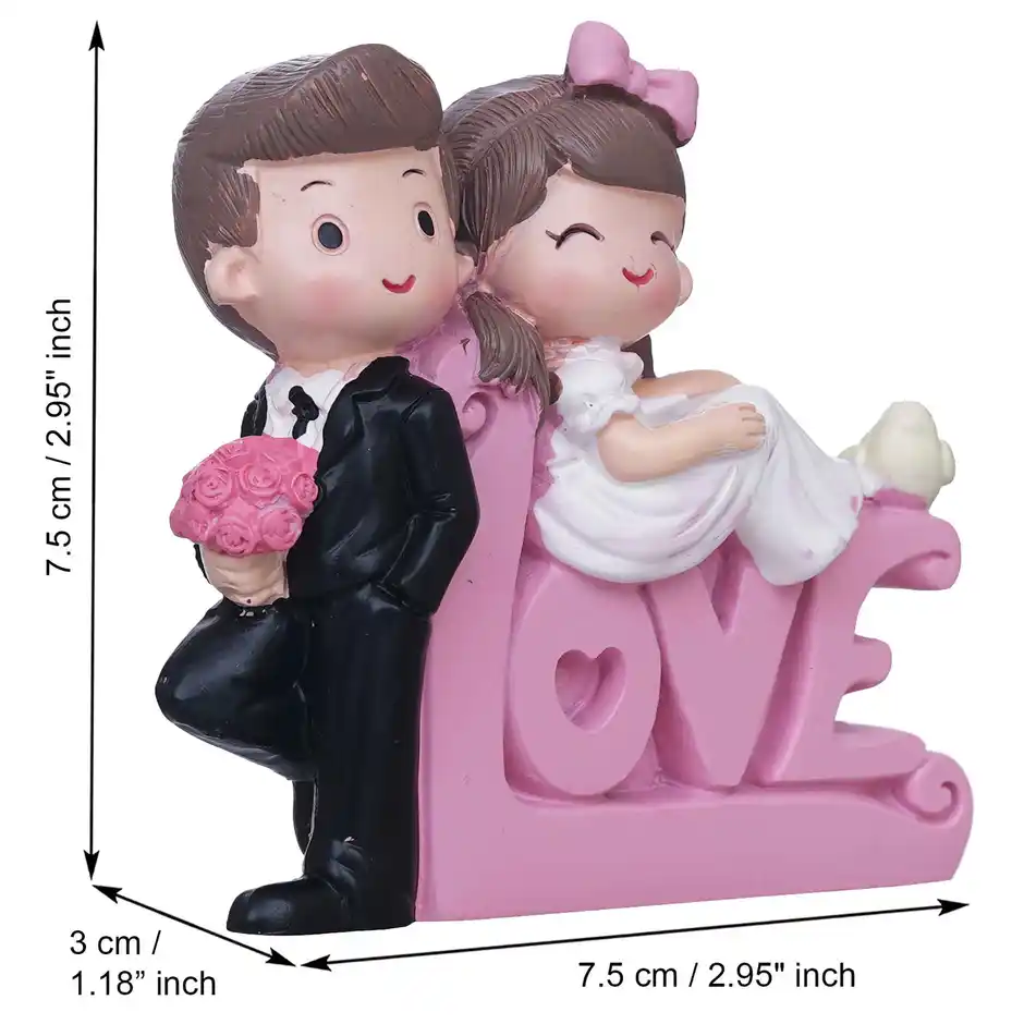 Cute Couple showpiece