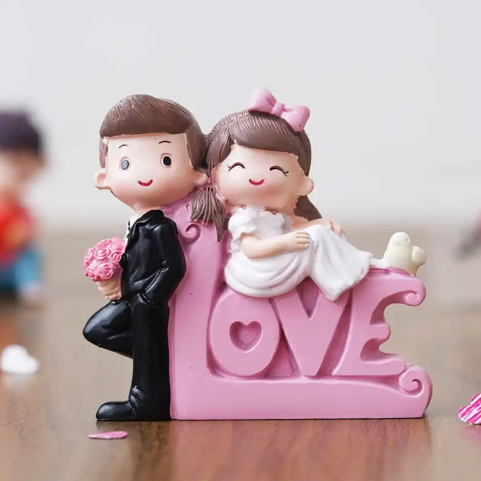 Cute Couple showpiece